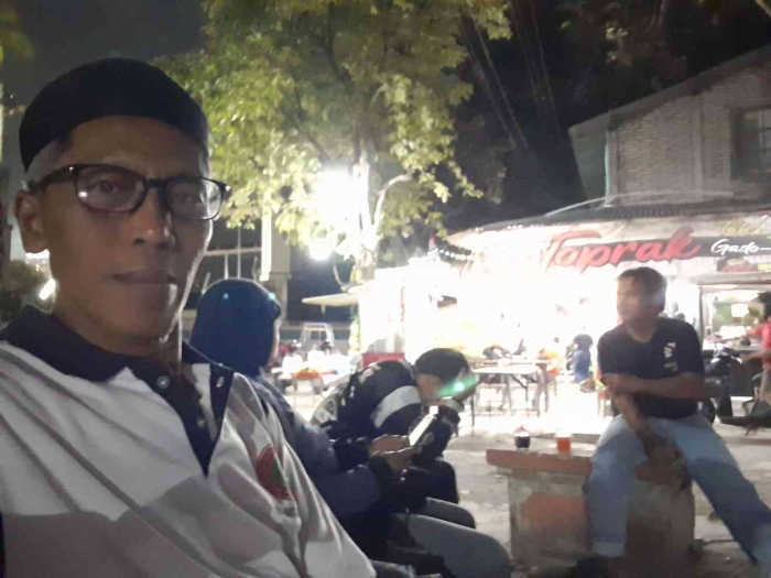 bersantai menunggu waktu pertunjukan WO dimulai (dokpri)