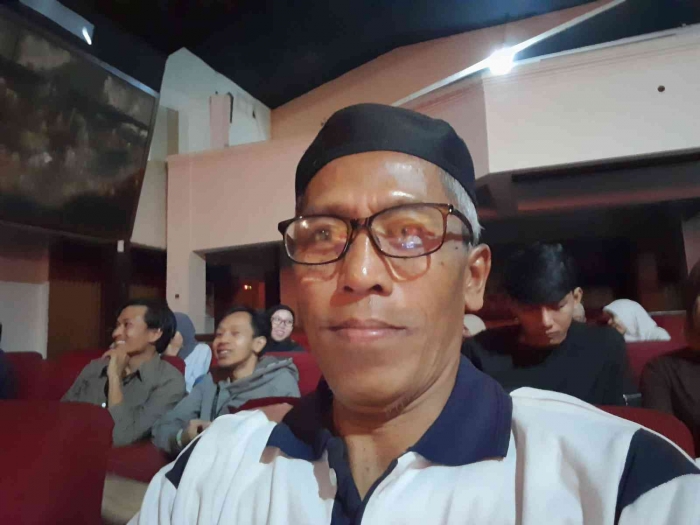 Menikmati gending pembuka Lancaran Simpang Lima (dokpri)