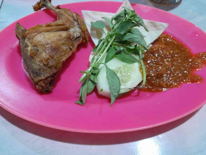 Ayam goreng pesanan saya (dokpri)
