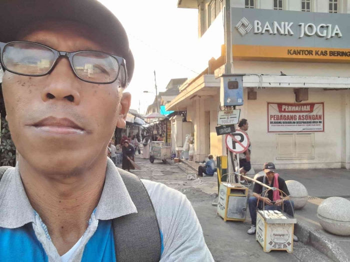 Penjual makanan jadah bakar (dokpri)