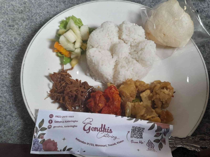 Makanan berat (daharan) disajikan (dokpri)
