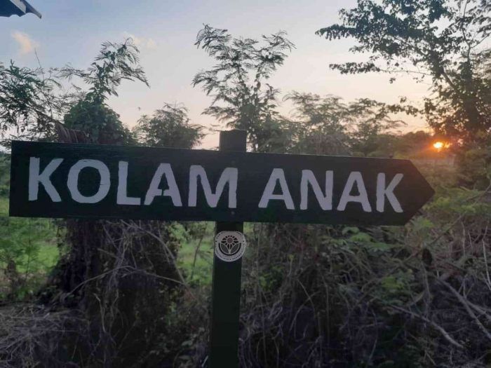 Papan penunjuk arah menuju Kolam Anak (dokpri)