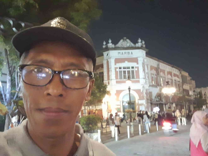 Berswafoto dengan katar gedung yang artistik (dokpri)