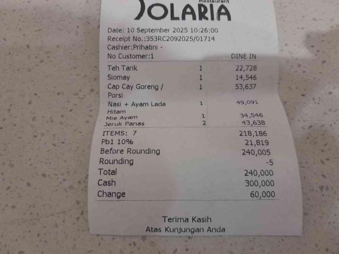 Empat orang memilih menu berbeda (dokpri)