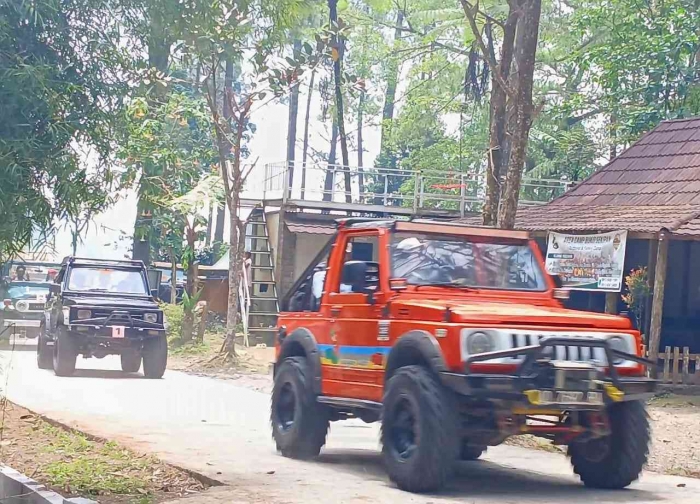 Sekilas Bukit Sekipan: Buper dan Wisata Keluarga(wisata Jeep (Dokumentasi pribadi: Isti Yogiswandani)