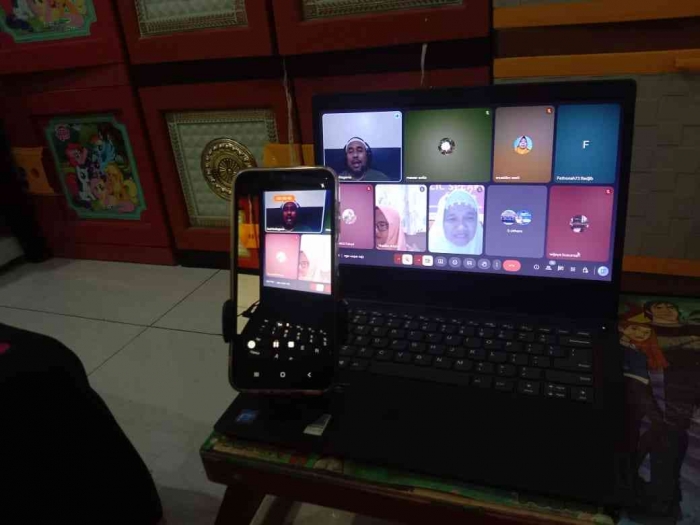 Kondisi laptop dan hp Omjay saat acara/dokpri