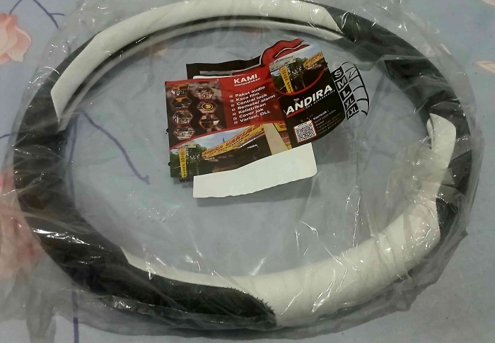 Hadiah dorprize yang didapat ayah, cover steer(Dokumentasi pribadi: Isti Yogiswandani)