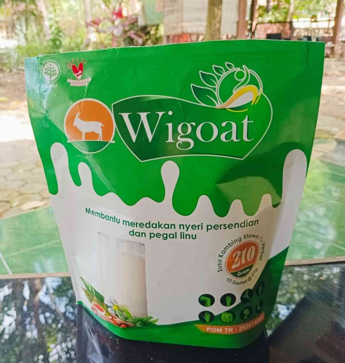 Hadiah dari Om Pur alias Om Razak. Terima kasih Om, lancar dan sukses terus bisnis nya( dokumentasi pribadi: Isti Yogiswand