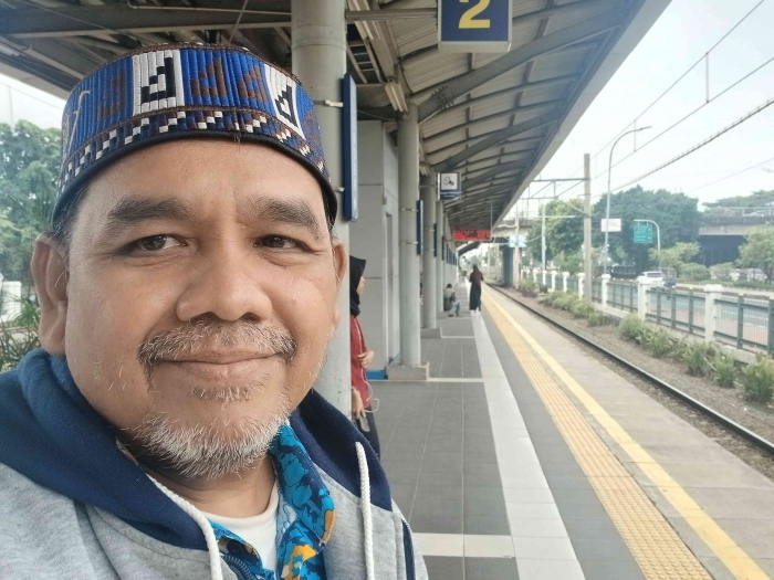 Omjay naik krl dari stasiun klender/dokpri