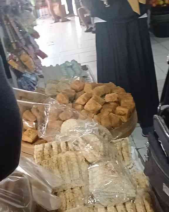 Tahu pong dan rangin, jajanan yang gurih asin(dokumentasi pribadi: Isti Yogiswandani)