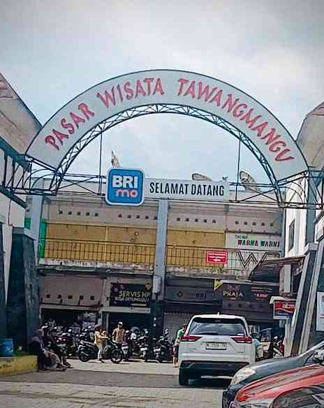 Pasar wisata Tawangmangu (Dokumentasi pribadi: Isti Yogiswandani)