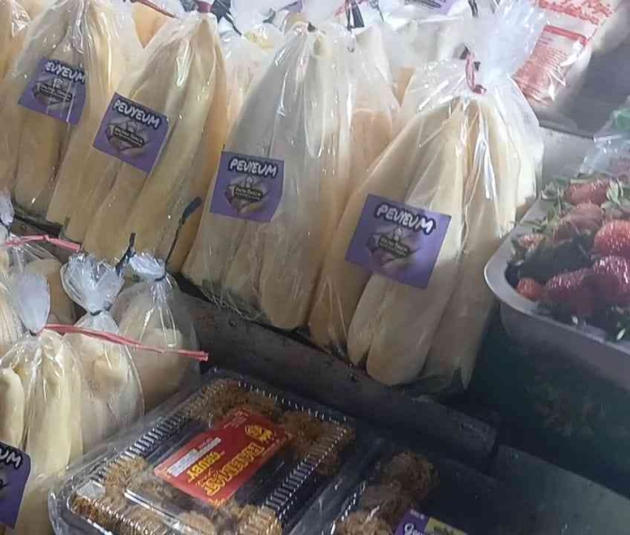 Peyeum Bandung jadi oleh-oleh khas Tawangmangu, hehehe..(Dokumentasi pribadi: Isti Yogiswandani)