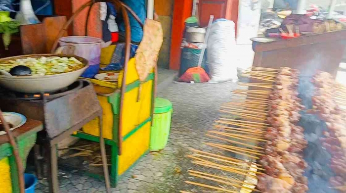 Sate kambing Pak Pur (Dokumentasi pribadi: Isti Yogiswandani)