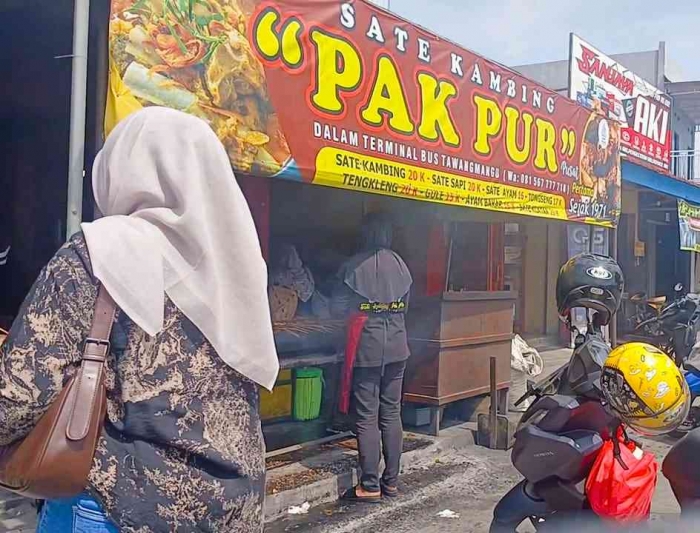 Sate kambing Pak Pur (Dokumentasi pribadi: Isti Yogiswandani)