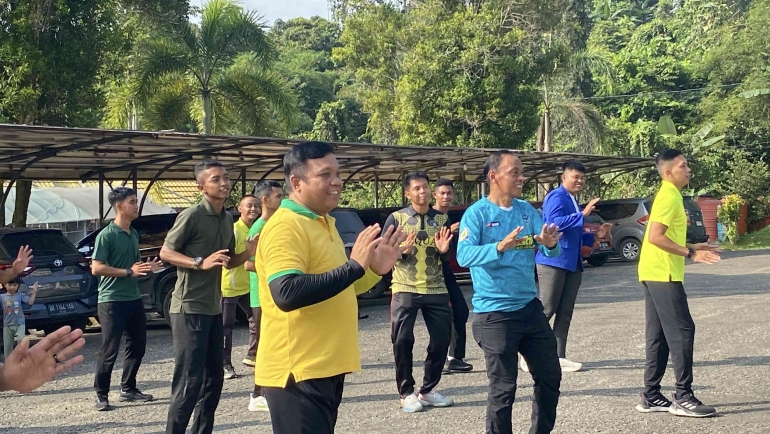 Wujudkan Hidup Sehat, Kalapas dan PIPAS Lapas Narkotika Samarinda Semarakkan Senam Pagi. Dok Humas LPN