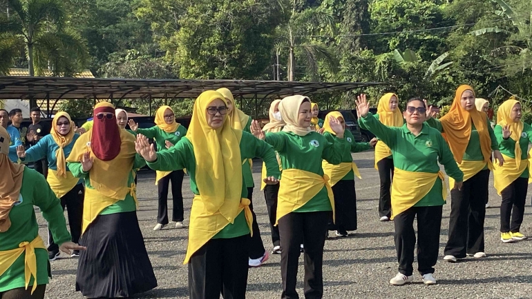 Wujudkan Hidup Sehat, Kalapas dan PIPAS Lapas Narkotika Samarinda Semarakkan Senam Pagi. Dok Humas LPN