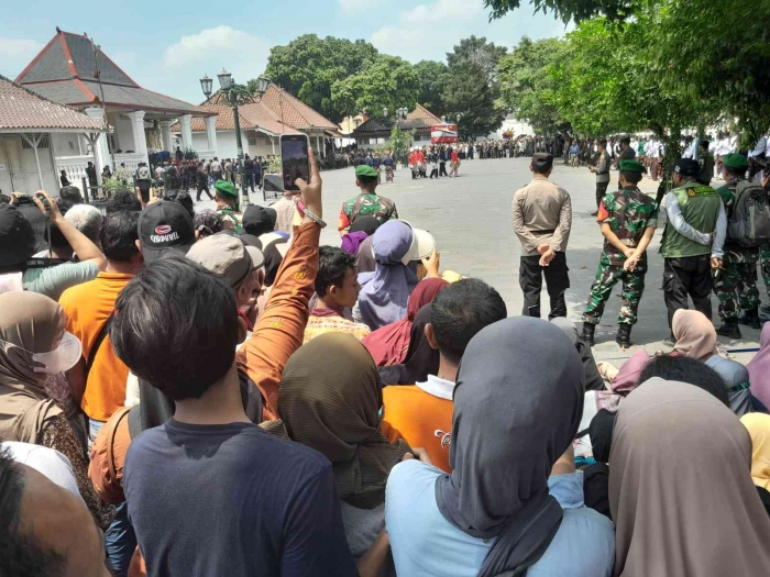 Pengamanan dari Polri, TNI, dan panitia masjid (dokpri)