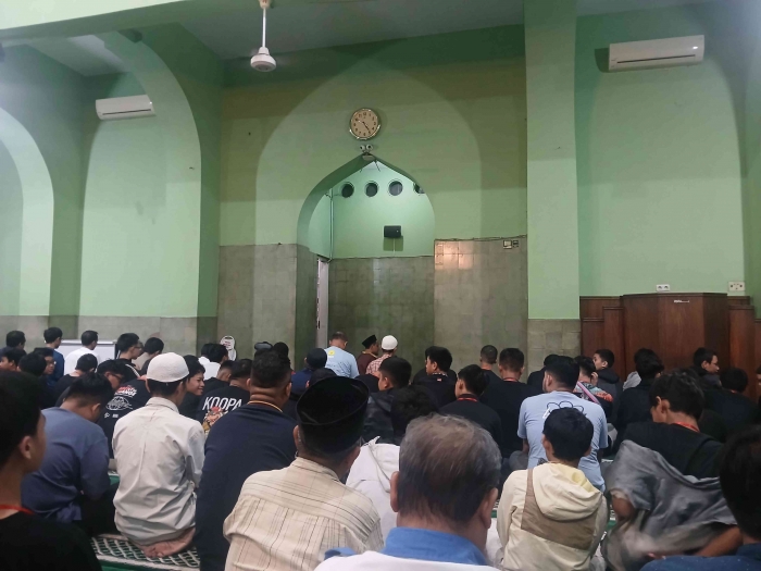 Sholat subuh berjamaah di masjid syuhada/dokpri