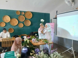 Narasumber sedang Menyampaikan Materi (Sumber : Tim Dokumentasi BOUQETOPIA 2025)