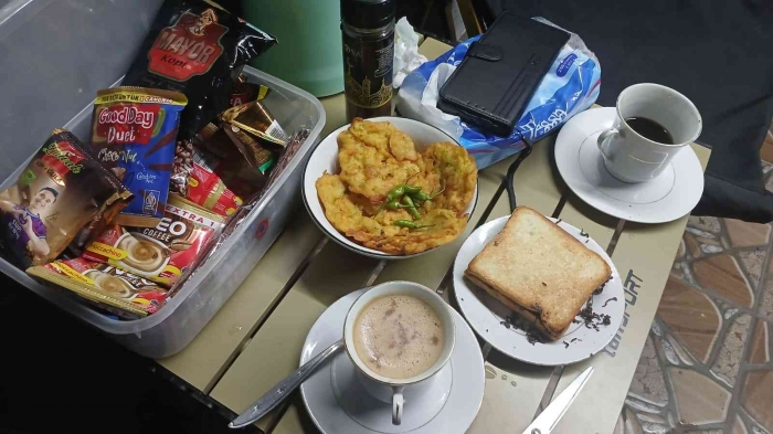 Malam Minggu Syahdu Dalam Nikmat nya Kopi Sachet Lokal(Dokumentasi pribadi: Isti Yogiswandani)