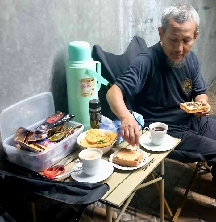 Malam Minggu Syahdu Dalam Nikmat nya Kopi Sachet Lokal(Dokumentasi pribadi: Isti Yogiswandani)