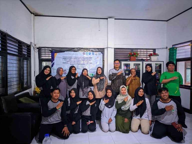 Dosen PJKR UNSIKA Akhmad Dimyati S.Pd, M.Pd, Peserta PKM (Sumber: Tim PKM)