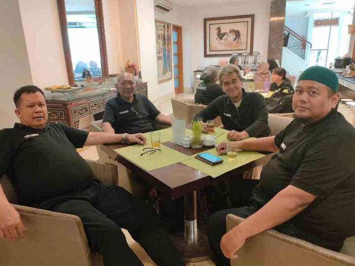 Pak Bambang bersama pejuang tik lainnya/dokpri