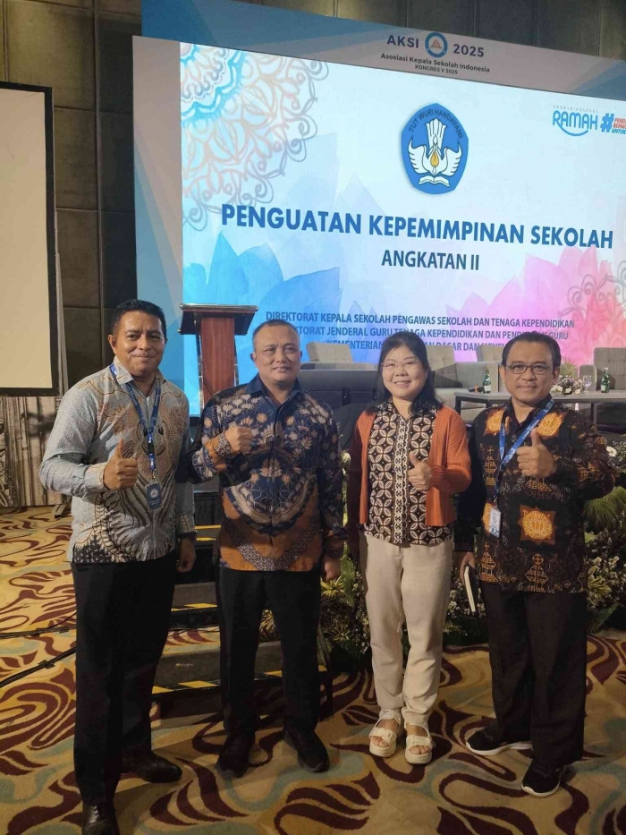 Pak Rano bersama pak Samuel, pak Yaya, dan Ibu Julia/Rano