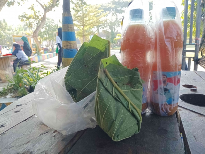 Nasi tiwul dan kunir asem(dokumentasi pribadi: Isti Yogiswandani)