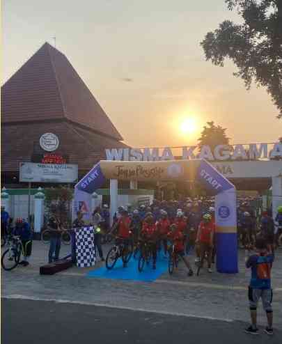 Start ITB-Jogja PlesiRide dari Wisma Kagama. Sumber dokpri.