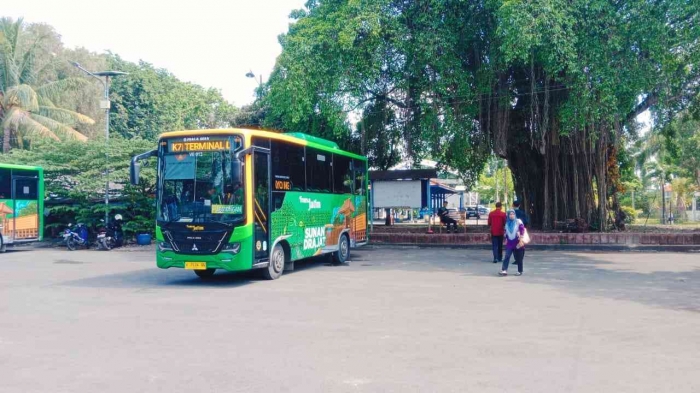 Bus terparkir di Terminal Laomgan - Dokpri