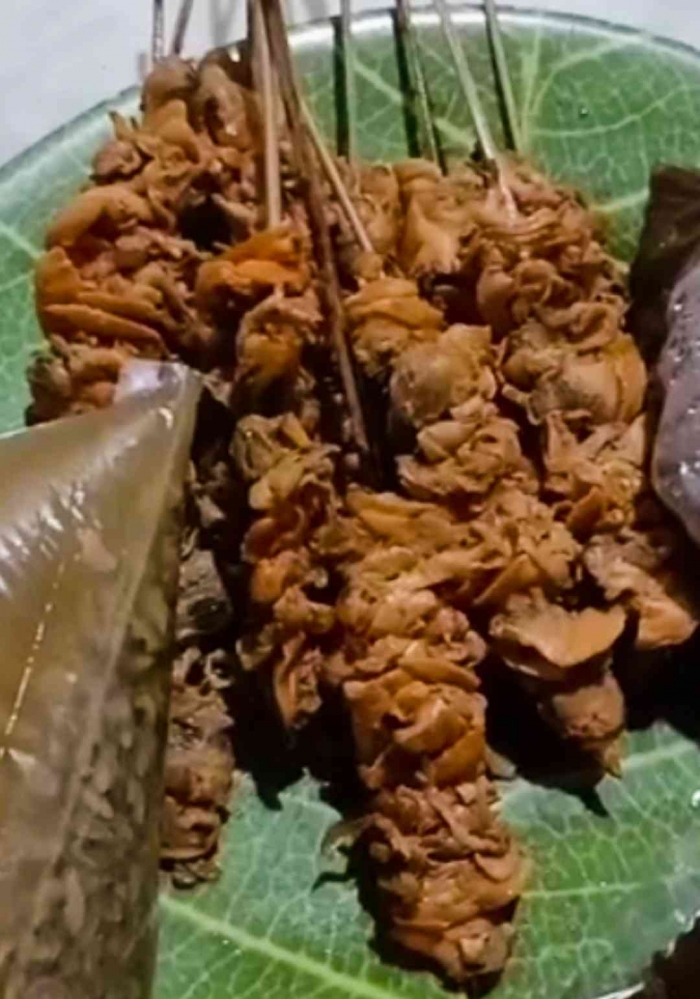 Sate kerang (Dokumentasi pribadi: Isti Yogiswandani)