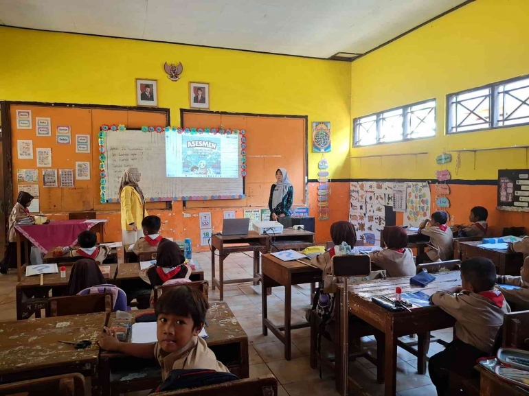 Dokumentasi Pembelajaran Kelas 1 di SDN Kertasari 02. (Sumber: Dokumen Pribadi)