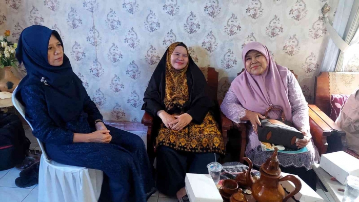 Merajut silaturahmi, berbahagia bersama bestie(Dokumentasi pribadi Alumni D3 Biologi IKIP Surabaya)