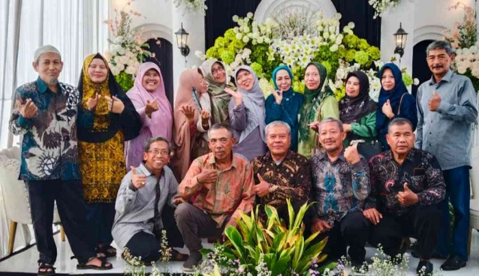 Alumni D3 Biologi IKIP Surabaya menghadiri acara undangan pernikahan di Nganjuk (Dokumentasi D3 Biologi)