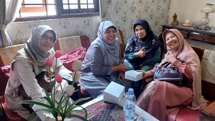 Merajut silaturahmi, berbahagia bersama bestie(Dokumentasi pribadi Alumni D3 Biologi IKIP Surabaya)