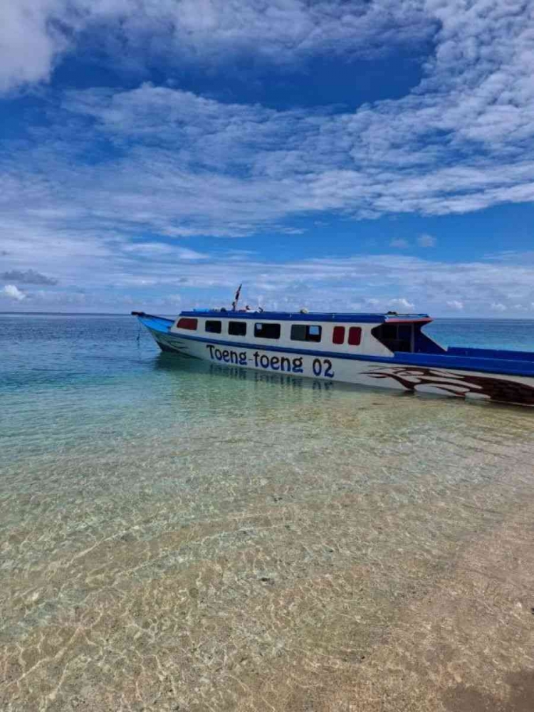 Crystal clear water di pulau Hatta (Dokumentasi Pribadi)