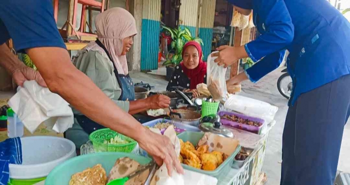 Lapak nasi pecel Bu Siti (Dokumentasi pribadi: Isti Yogiswandani)