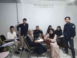 Gambar ini diambil setelah diskusi pembelajaran di kelas