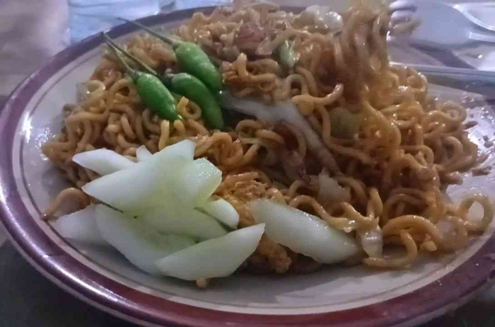 Kangen Mie Pak Giyo: Malah Ditraktir Mantan Siswa(Dokumentasi pribadi: Isti Yogiswandani)