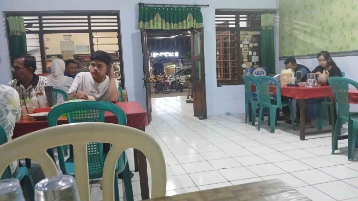Kangen Mie Pak Giyo: Malah Ditraktir Mantan Siswa(Dokumentasi pribadi: Isti Yogiswandani)