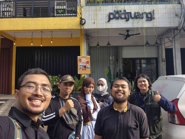 Foto bersama sebelum perjalanan