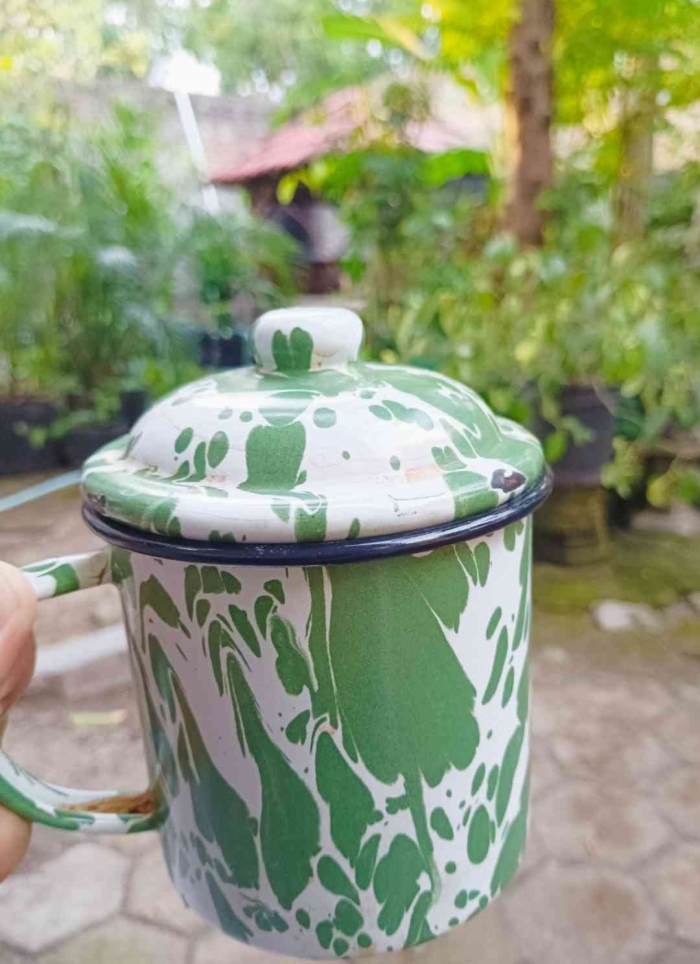 Yuk nikmati teh tubruk (Dokumentasi pribadi: Isti Yogiswandani)