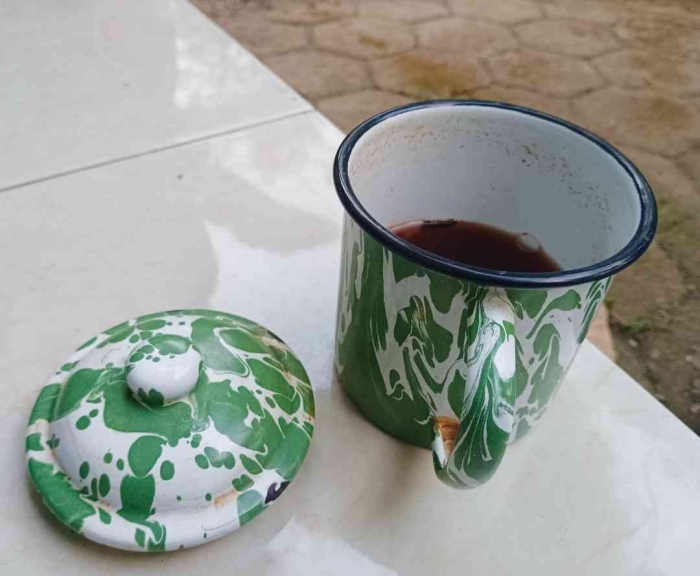 Yuk nikmati teh tubruk (Dokumentasi pribadi: Isti Yogiswandani)