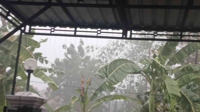 Hujan angin dan kabut(Dokumentasi pribadi: Isti Yogiswandani)