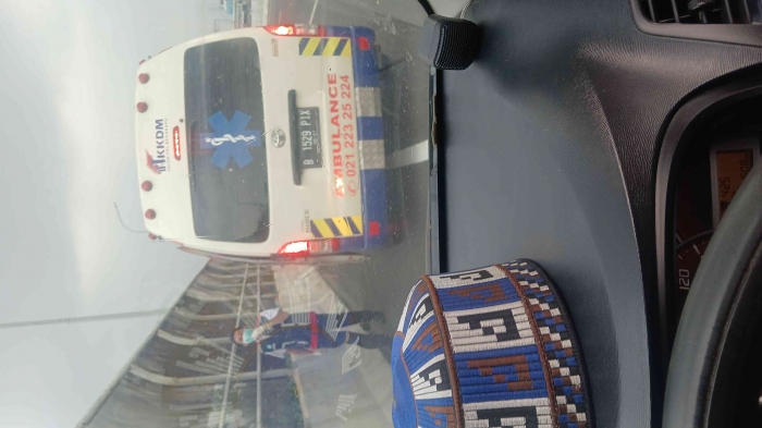 Omjay dibawa pakai mobil.ambulance tol becakayu/dokpri