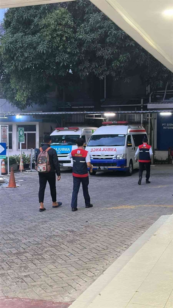 Yuda ambil mobil omjay di kantor tol becakayu/dokpri