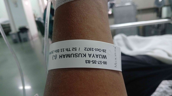 Tangan omjay dipakai gelang rs harum/dokpri