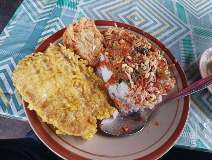 Pecel original (Dokumentasi pribadi:Isti Yogiswandani)