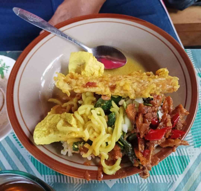 Pecel Lodeh yang Unik: Cara Lain Menikmati Pecel Madiun(Dokumentasi pribadi: Isti Yogiswandani)